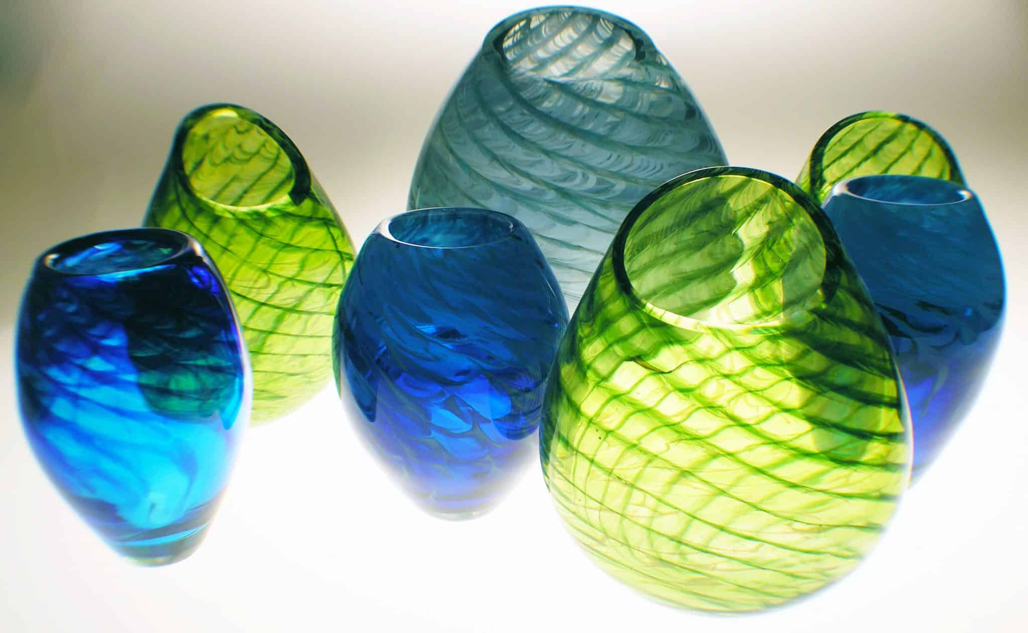 A show of hands William McCoy ガラス オブジェ Kokomo Opalescent Glass » One of Indiana's oldest family owned