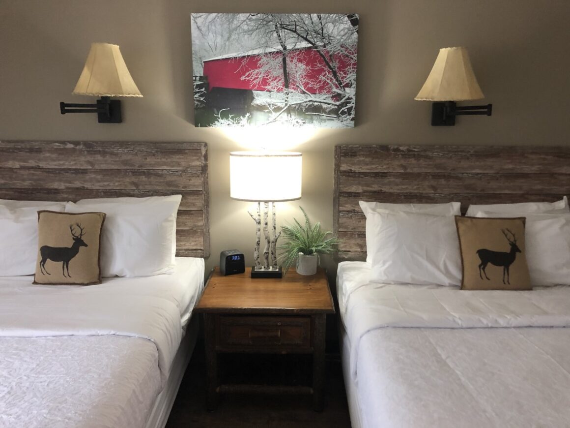 Abe-Martin-Lodge-guest-room