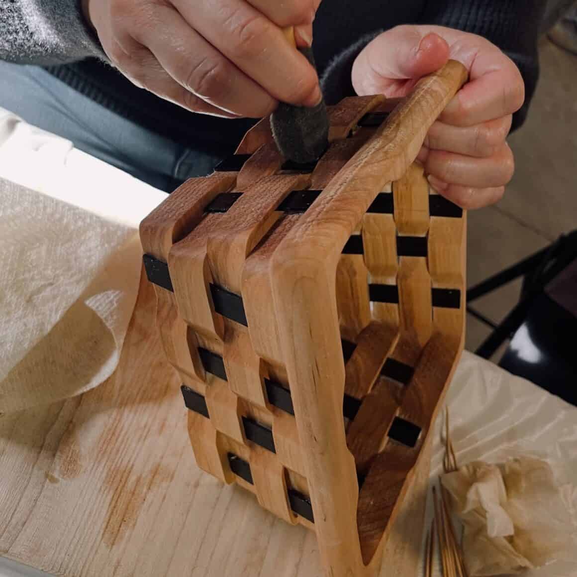 teaberry-basket-making-shipshewana-indiana