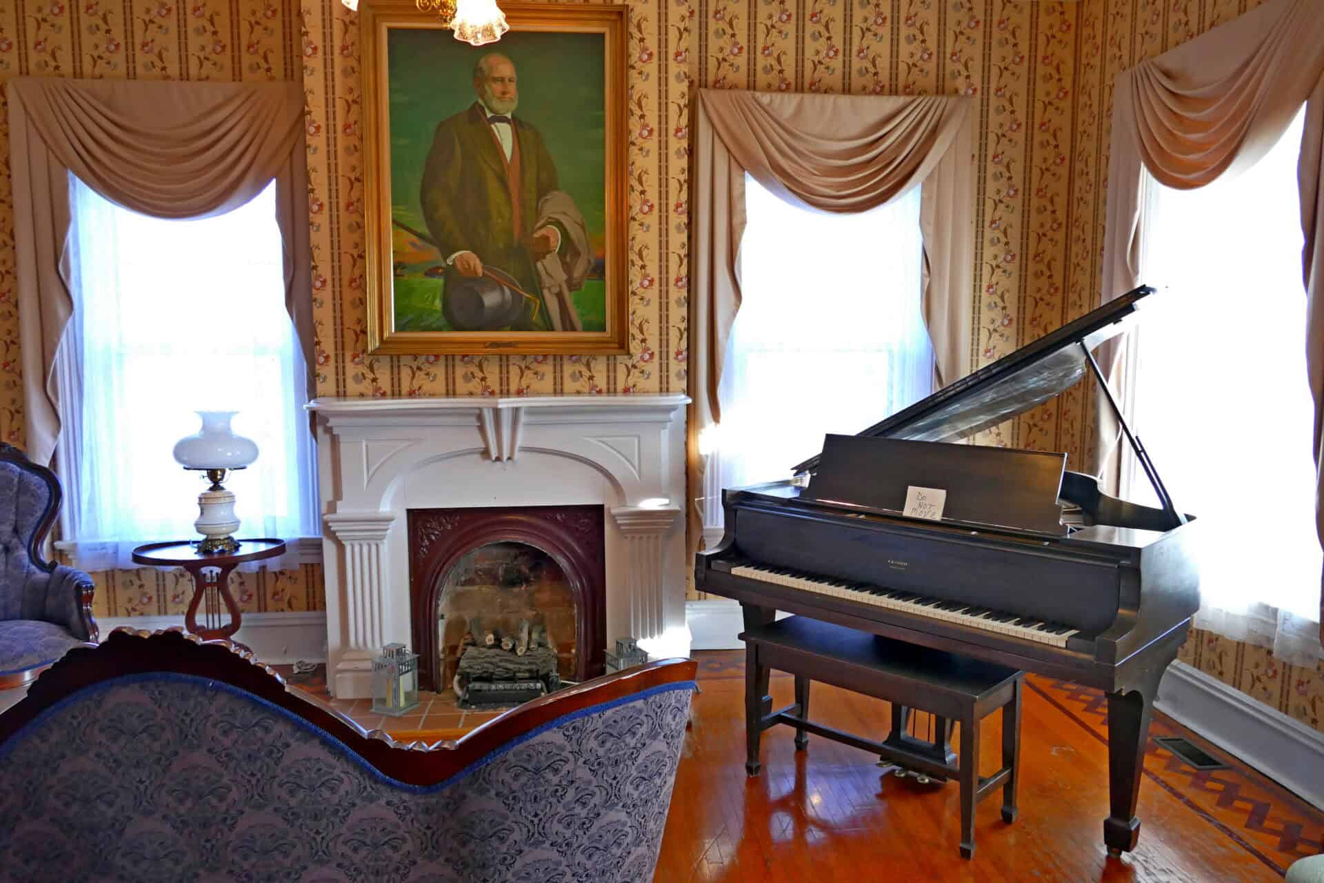 Wolcott-House-White-County