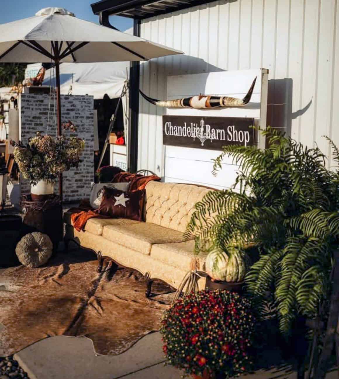 Chandelier-Barn-Market-Washington-Indiana