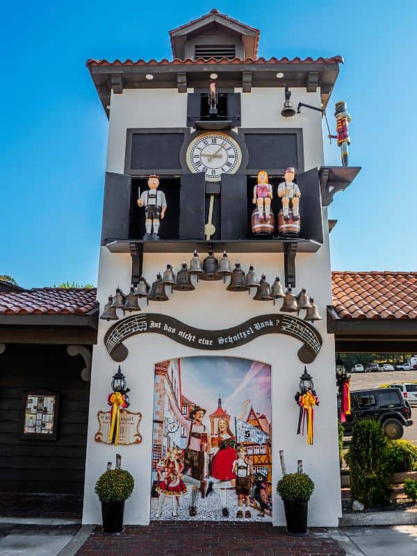 Glockenspiel-at-Schnitzelbank-Jasper