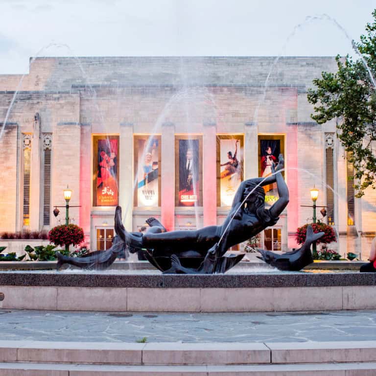 Showalter- Fountain-and-the-IU-Auditorium-Bloomington